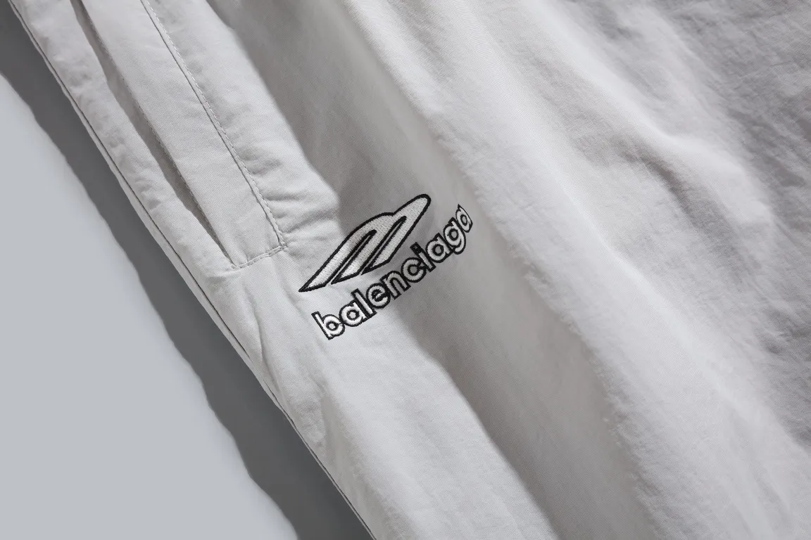 C 041#P195 3B : Cream White Sizes : 1 2 3 4